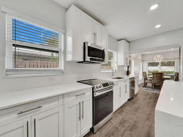 3261 Aqua Vista Dr, Pompano Beach, FL
