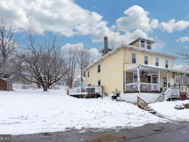 3262 Walnut Street