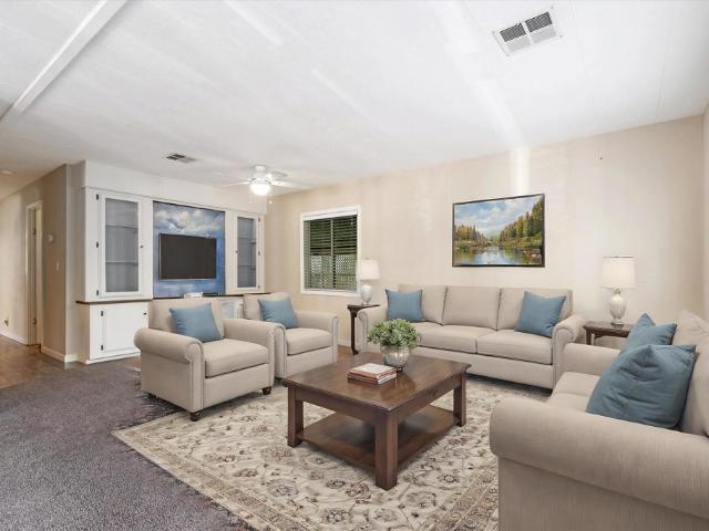 3263 Vineyard Ave