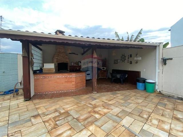 326.00 M² Casa Alugar, 5 Dormitórios localizado em Rua Dona Elza Pompéu de Camargo, 198, Jardim das Paineiras, Campinas, São Paulo, 13092394 | Brasil