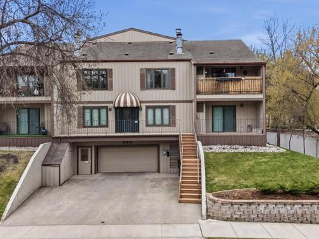326 10th Ave S Apt 2, Fargo, ND 58103