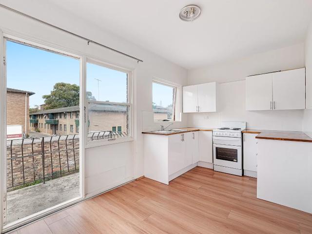 Apartment with 2 bedrooms, 1 bathroom & parking for 1 car