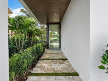 326 NE Wavecrest Way, Boca Raton, FL