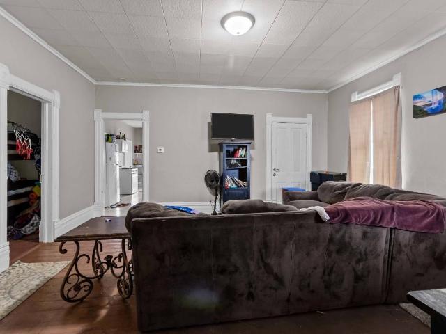 326 W 6TH Avenue
