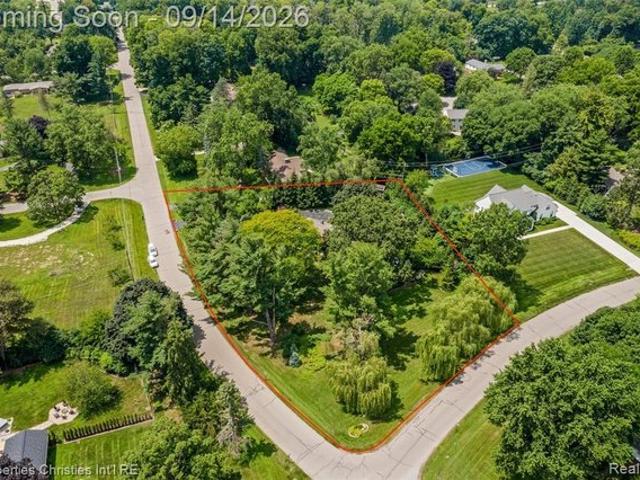 32765 Eastlady Dr, Beverly Hills, MI 48025