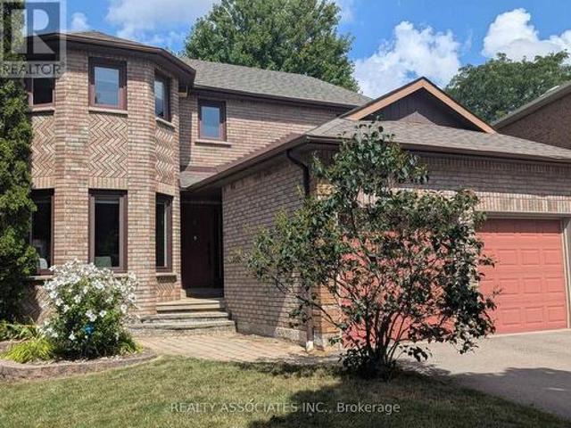 3279 Charlebrook Court, Mississauga, ON, L5L 5B4 house for sale | Listing ID W13709 | Royal LePage