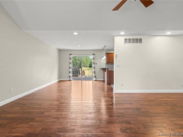 3279 E Lovers Lane