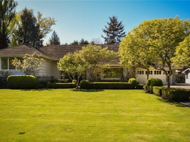 3270 Beach Dr, Oak Bay, BC, V8R 6M1 house for sale | Listing ID 1024 | Royal LePage