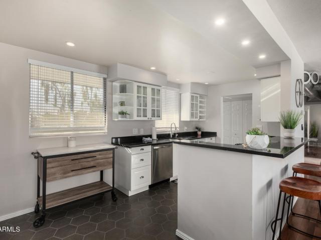 3270 E Camelback Rd, Unit 213, Phoenix, AZ 85018 | MLS #7016