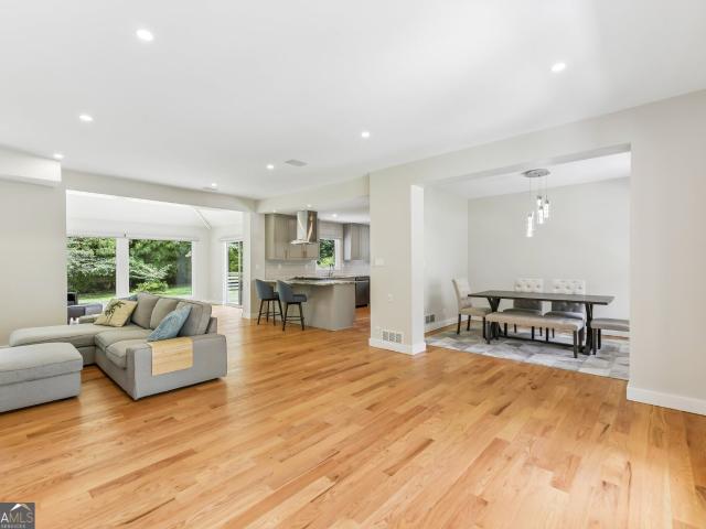 3272 Balmoral Drive