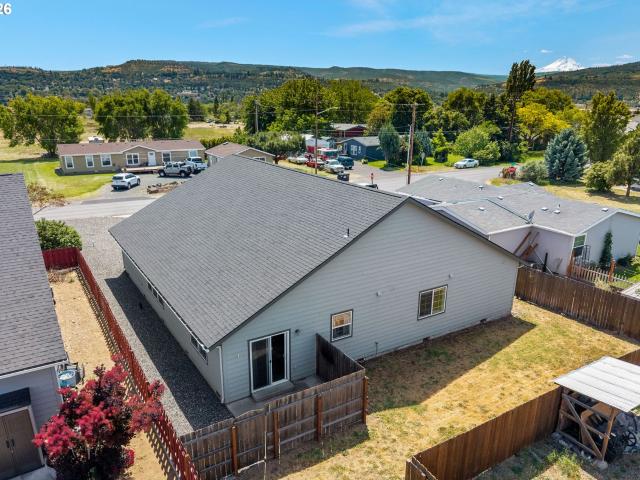 327 3RD AVE