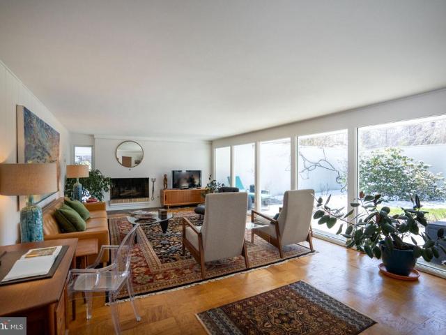 327 Arbor Way