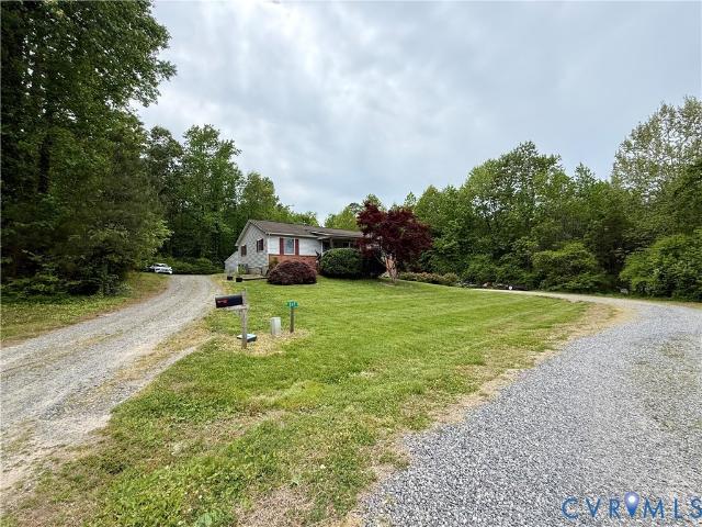 327 Gilbert Ln, Kilmarnock, VA 22482 | MLS #2611