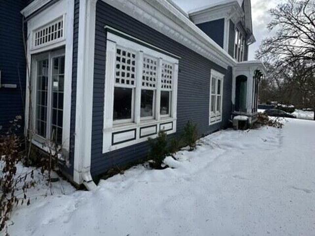 327 E Lawrence Avenue