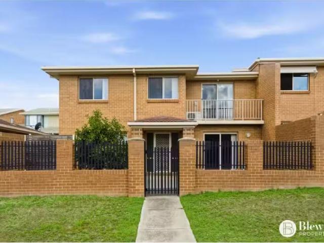 3/27 Henderson Road, Queanbeyan Townhouse for rent Listed by.