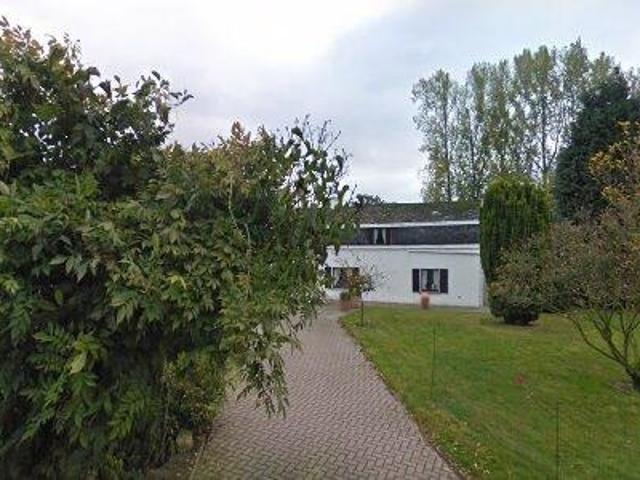 327 m2 apartment for rent in Zwalm