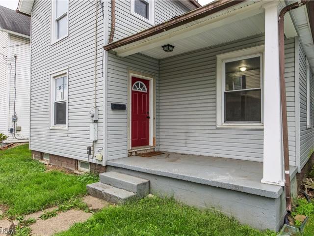 327 Schrock Place SW