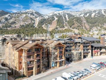 3285 W Village Drive, #304, Teton Village, US, WY