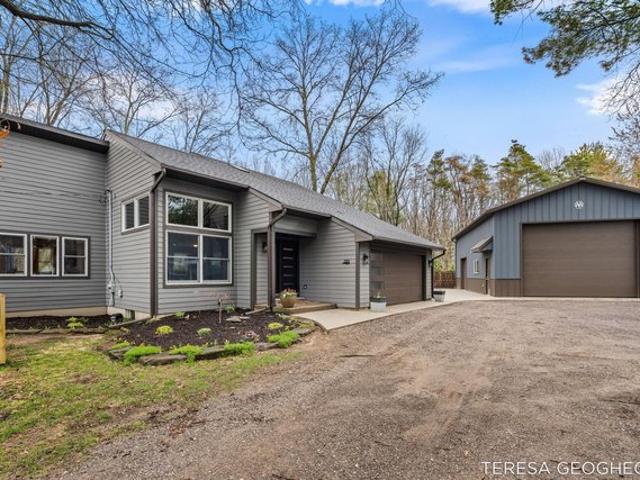 3283 Lorrimar Ln, Saugatuck, MI 49453