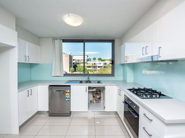 32/8 12 Marlborough Road, Homebush West