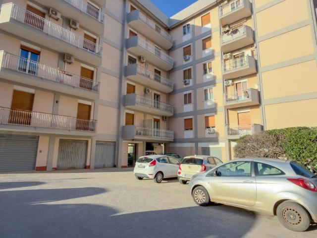 Viale Acradina 5 328 7 vani 140mq