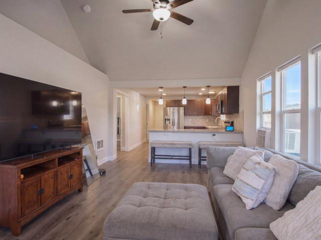 328 9TH AVE