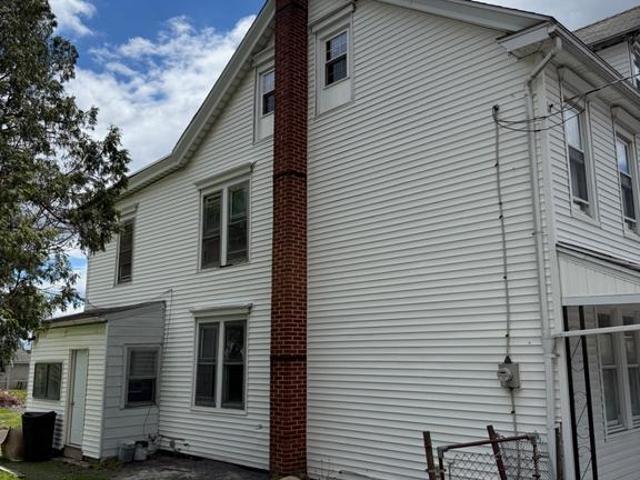 328 E Oak Street