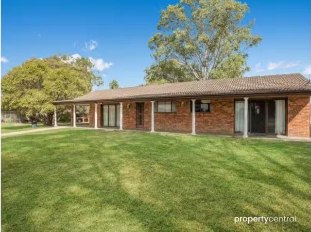328 Eighth Ave, LLANDILO House for rent Listed by Natia Galla.