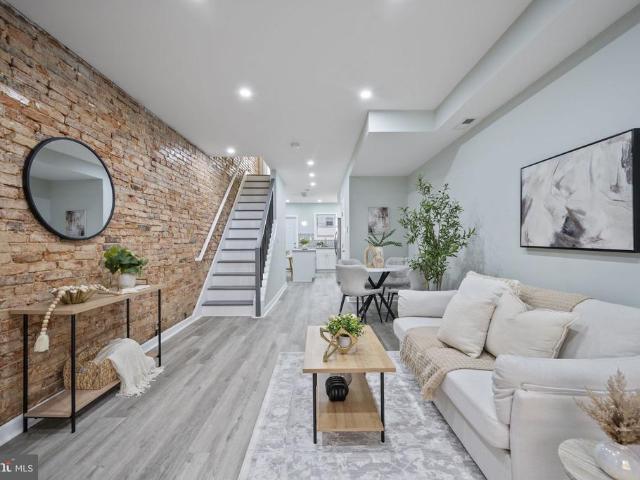 328 S Macon Street
