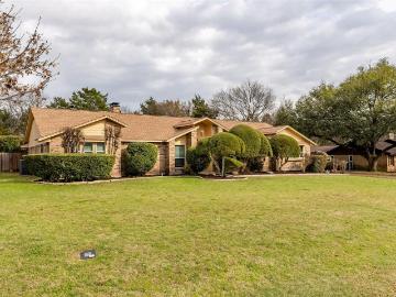 328 Shadowwood Trail