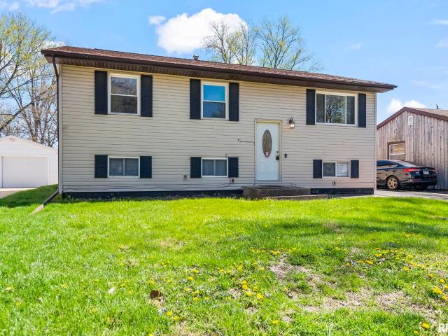 328 Parkview Dr, Rochester, IL 62563 | MLS #CA1042