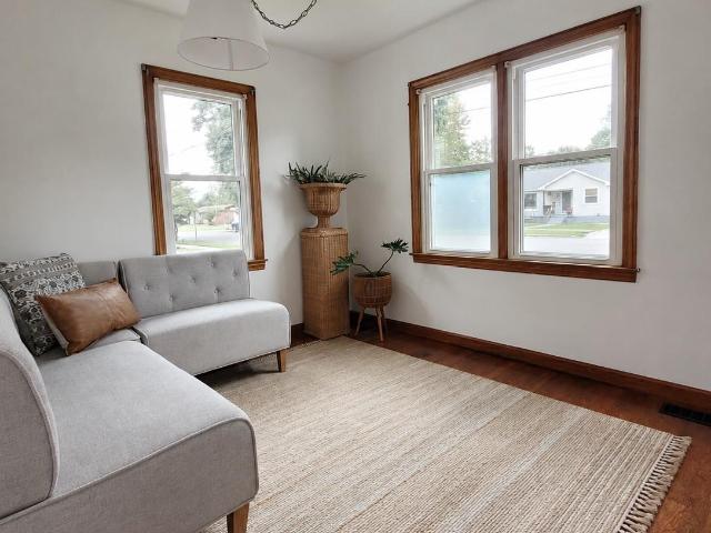 328 W Sixth Street