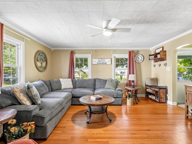 329 E Gauer Cir