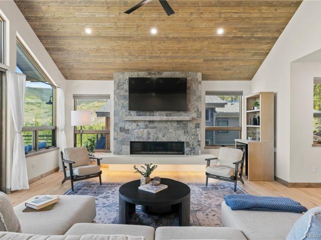 329 Kestrel Lane
