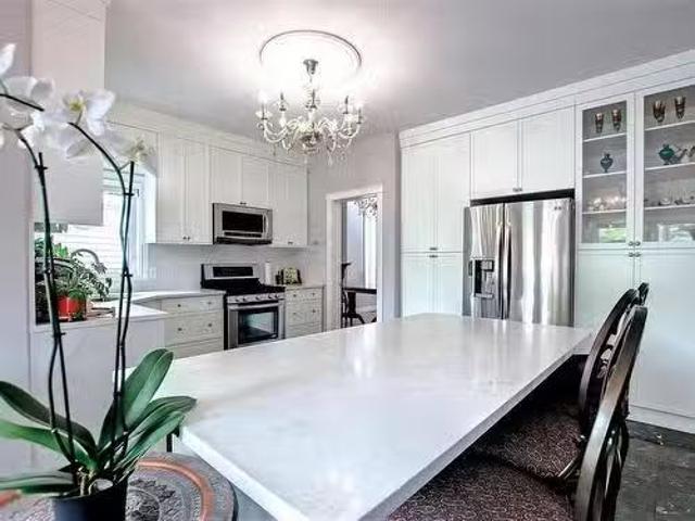 329 Heath Road, Edmonton, AB, T6R 2X4 house for sale Listin.
