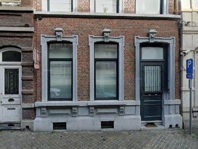 329 m2 apartment for rent in Luik