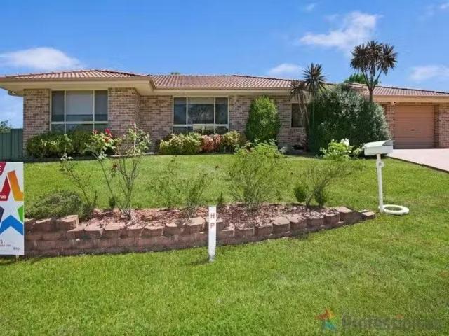 32 34 Norris Drive, Armidale House for rent Listed by Jorjah.