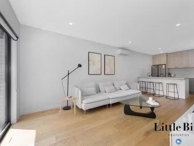3/2 Telfer Street, Coombs, ACT 2611