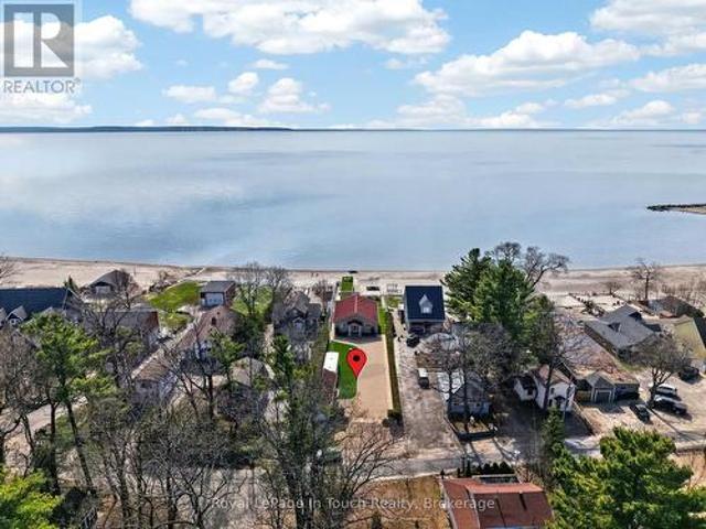 32 Tiny Beaches Road S, Tiny, ON, L0L 2J0 Luxury House for sale | Listing ID S13071 | Royal LePage Carriage Trade Luxury Properties