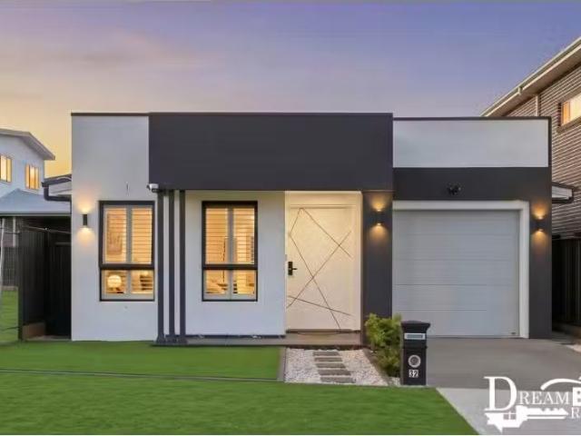 32 Trentham Street, Box Hill House for rent Listed by Garima.