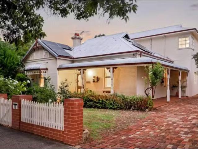 32 Venn Street, NORTH PERTH House for rent Listed by Emilie A.