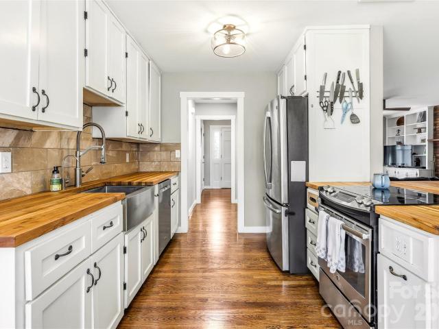 32 W Ashley Place