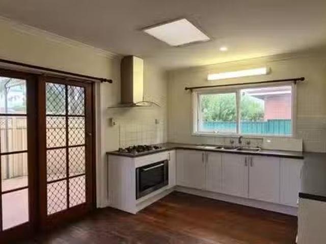 32 Ward Crescent, Kelmscott, WA 6111