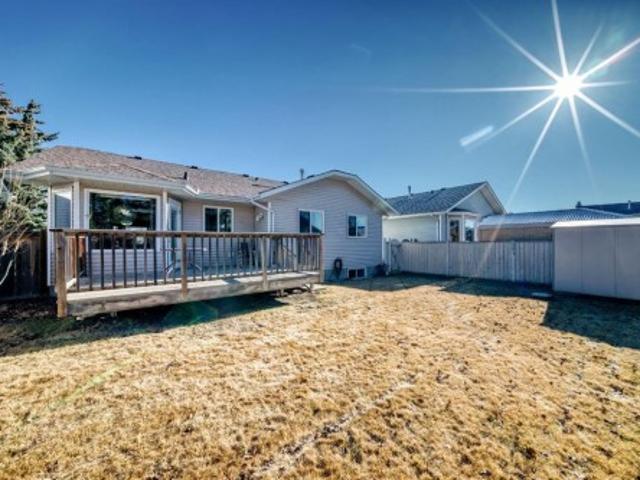 32 West Mackay Crescent, Cochrane, AB, T4C 1J9 house for sale | Listing ID A2285 | Royal LePage