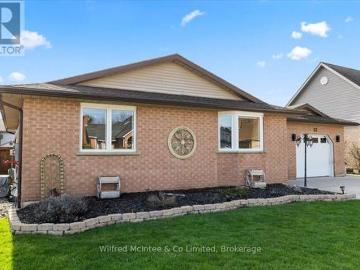 32 West River Road, Brockton, ON, N0G 2V0 house for sale | Listing ID X13126 | Royal LePage