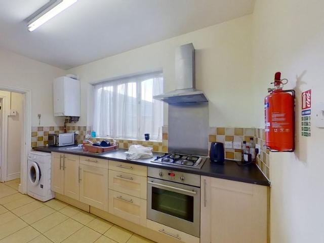32 Woodborough Road, Nottingham, NG3 1AZ 3 bed terraced house to rent £1,872 pcm £432 pw