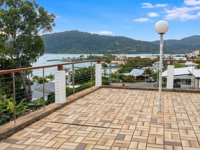 32 Airlie Crescent Airlie Beach, QLD 4802