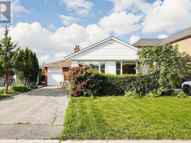 32 Allonsius Drive, Toronto, ON, M9C 3N5 house for sale | Listing ID W13598 | Royal LePage
