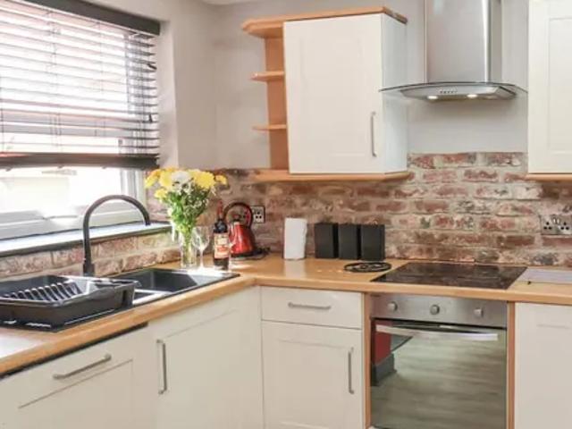 32 Ashville Avenue | Studio townhouse for rent #152053518 | Rentberry