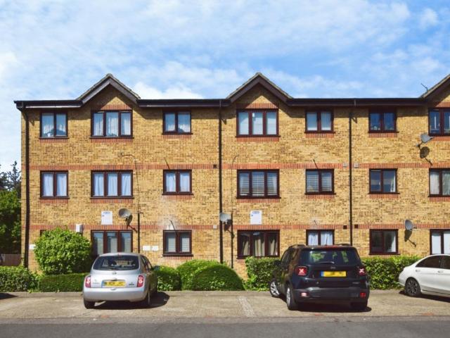 32 bed flat for sale